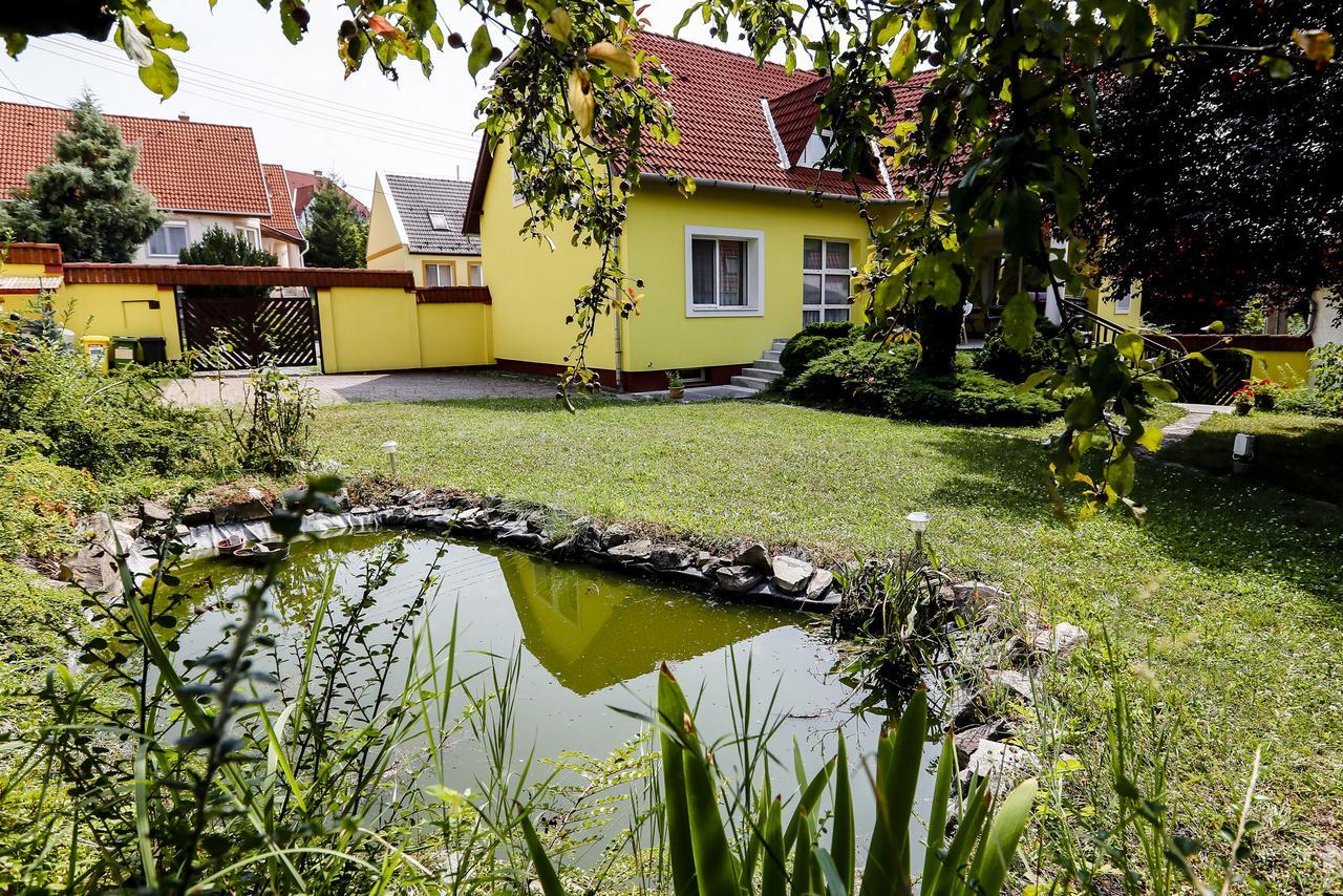 Burg Vendeghaz Bed and Breakfast Eger Buitenkant foto